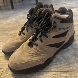 Retro Reebok Boots Beige and Black High-Tops with Blue Logo